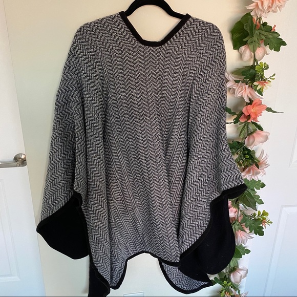 MANDEE poncho cardigan shrug silver clasp front - Picture 6 of 6